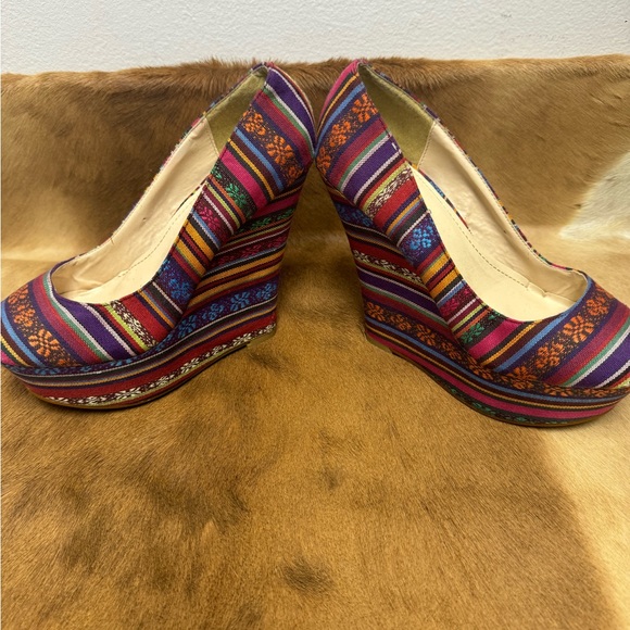 Breckelles Woman’s Wedge Heels Shoes Size 8 US Multicolor Boho Artsy Spring - Picture 6 of 13